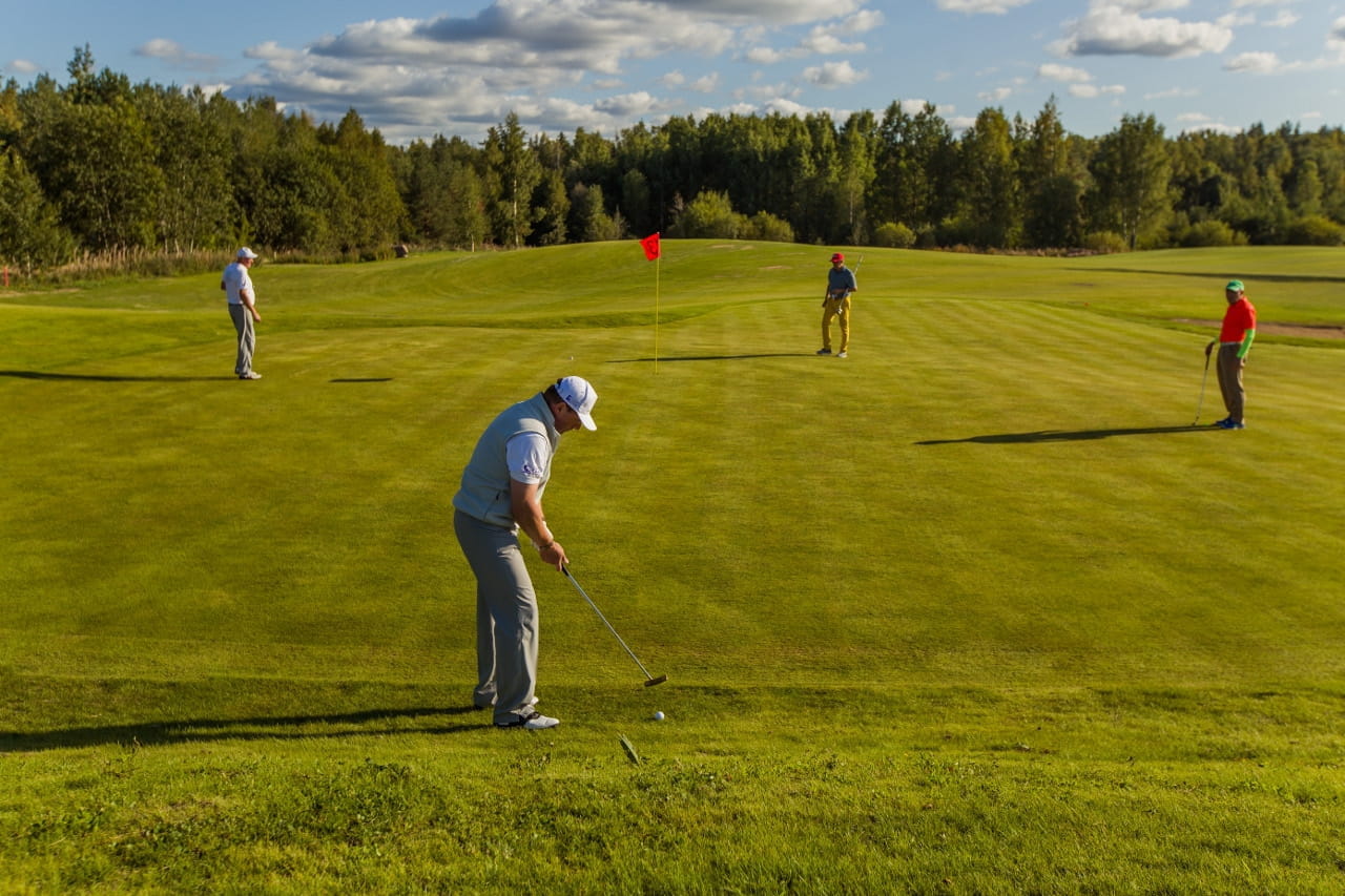 10 сентября 2015 года прошел первый турнир на 9 лунках!