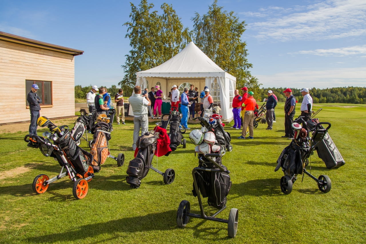 10 сентября 2015 года прошел первый турнир на 9 лунках!