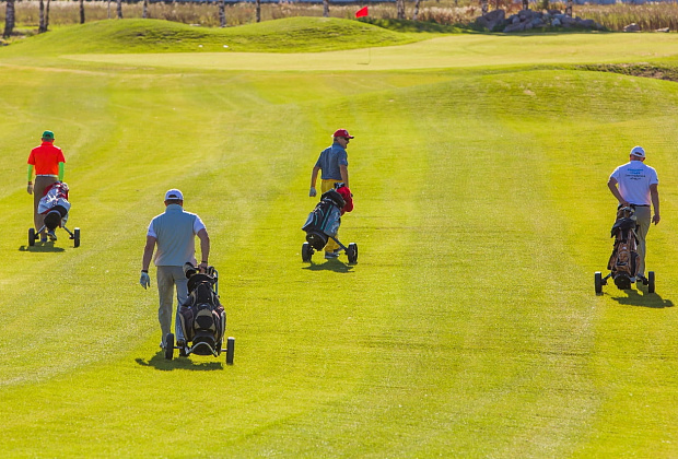 10 сентября 2015 года прошел первый турнир на 9 лунках!