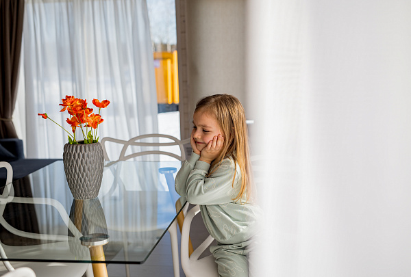 Каждая девочка на 8 марта мечтает о цветочках и об отдыхе в Strawberry Fields 